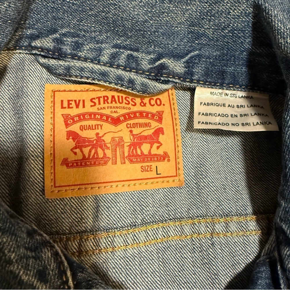 NWOT Levi's Relaxed Fit Women's Trucker Vest - Picture 5 of 6